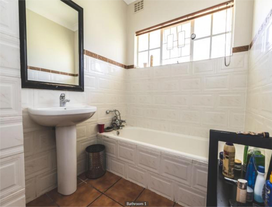 4 Bedroom Property for Sale in Beacon Bay Eastern Cape